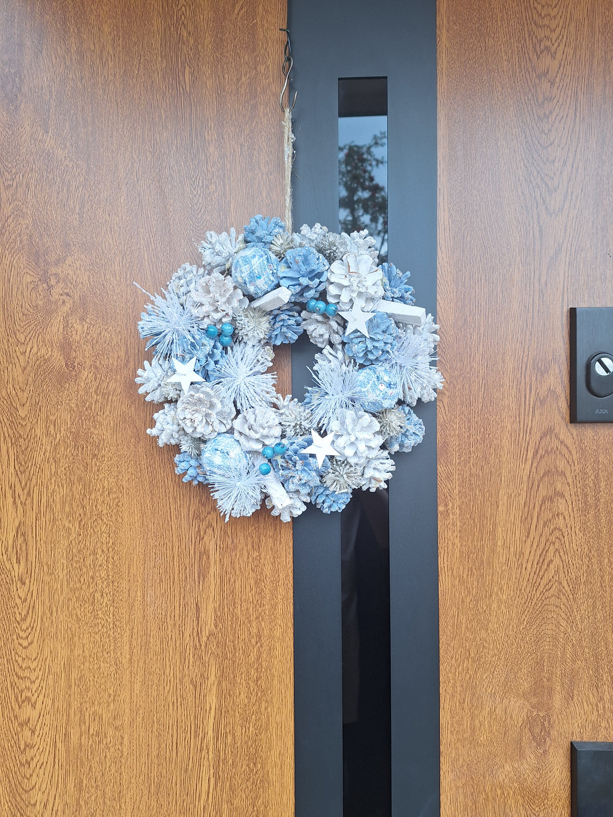 Star Dust Christmas Wreath 30cm | Blue & White Frosted Pine Cone Wreath