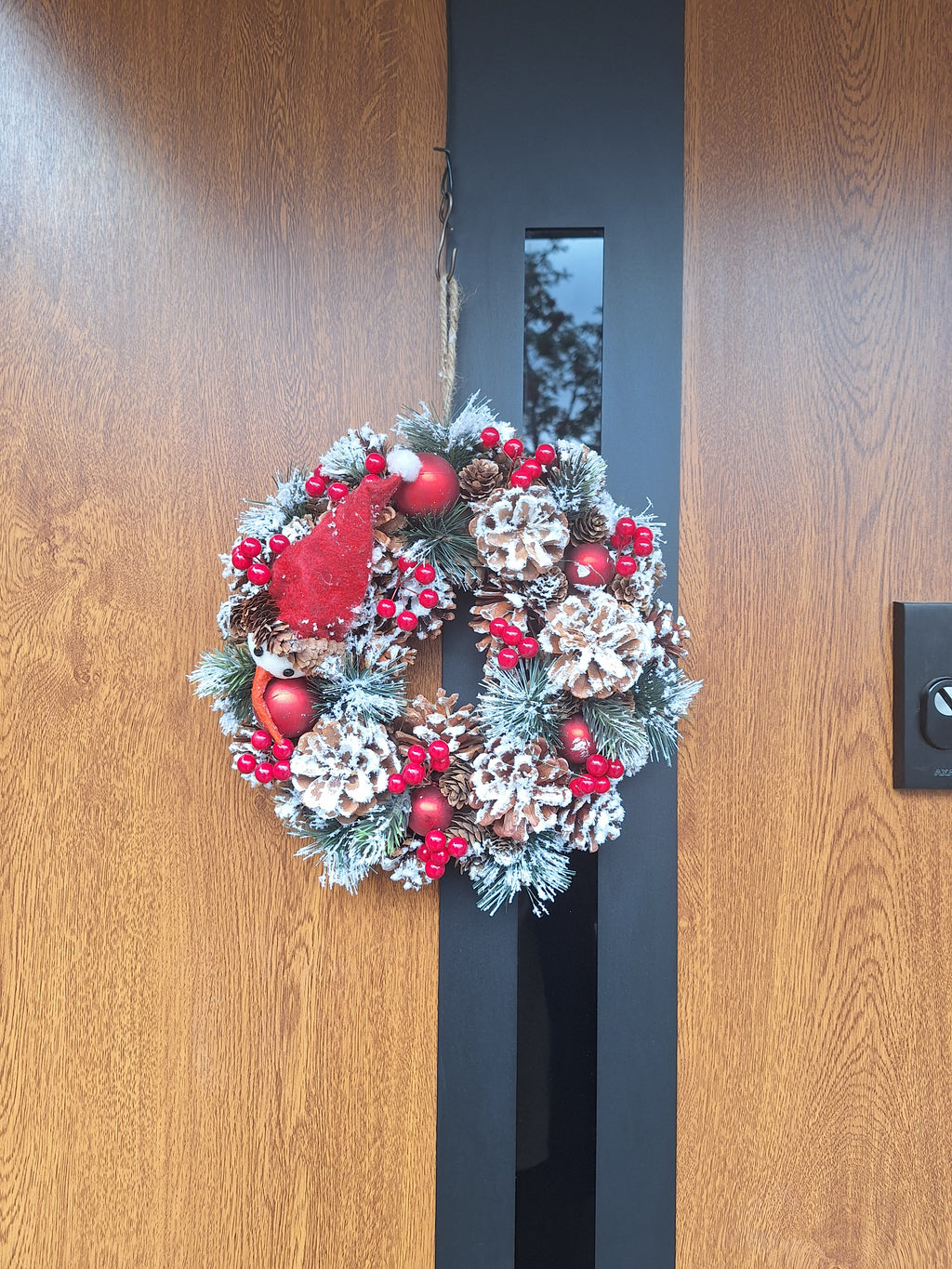 Jolly Snowman Christmas Wreath 30cm | Frosted Pine Cone Door & Table Wreath