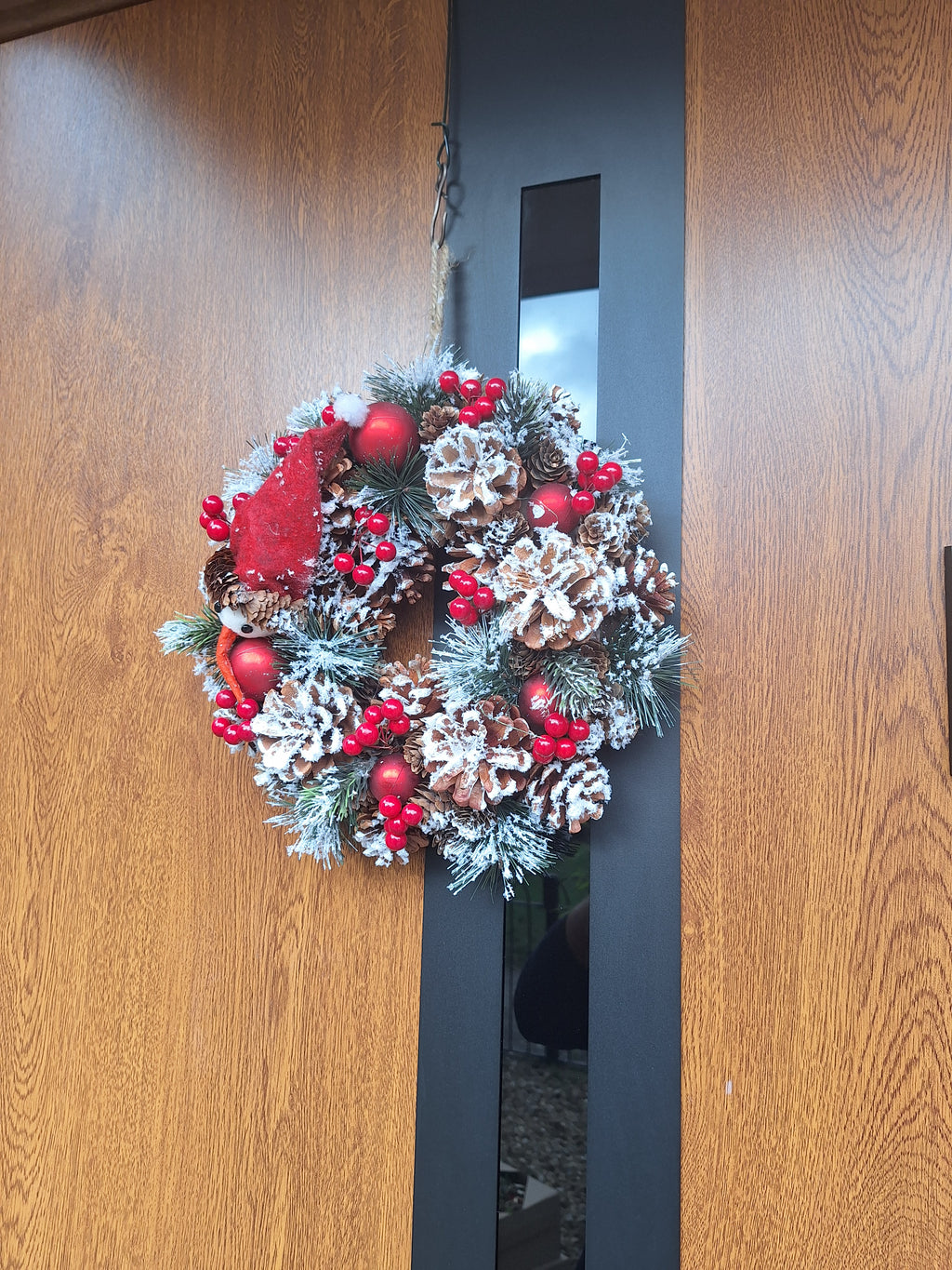Jolly Snowman Christmas Wreath 30cm | Frosted Pine Cone Door & Table Wreath