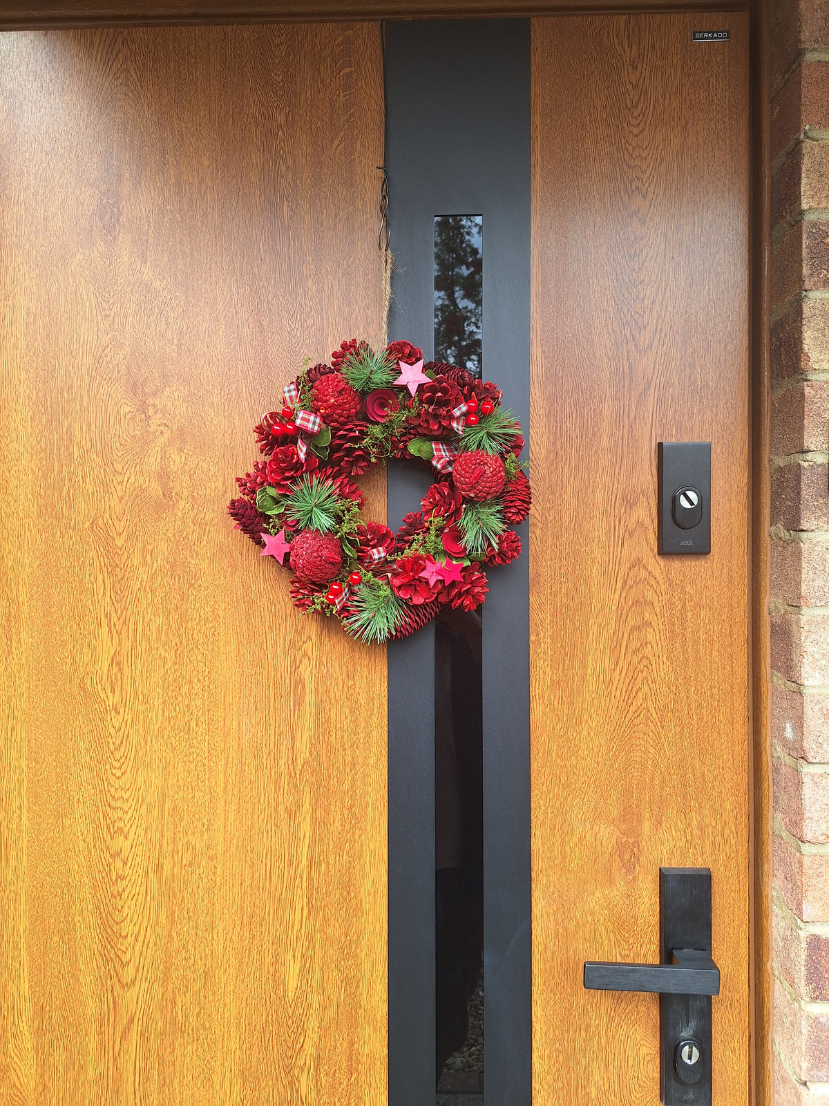 Highland Star Christmas Wreath 30cm | Red Pine Cone Door or Table Wreath
