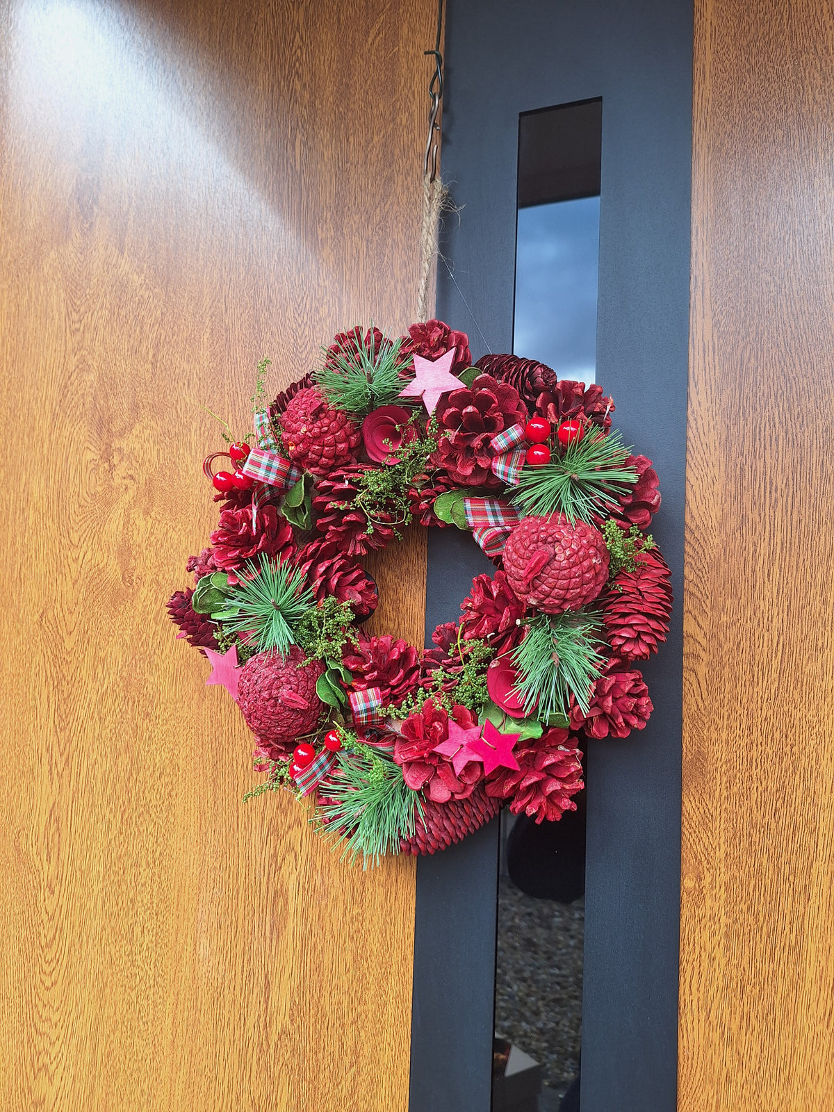Highland Star Christmas Wreath 30cm | Red Pine Cone Door or Table Wreath