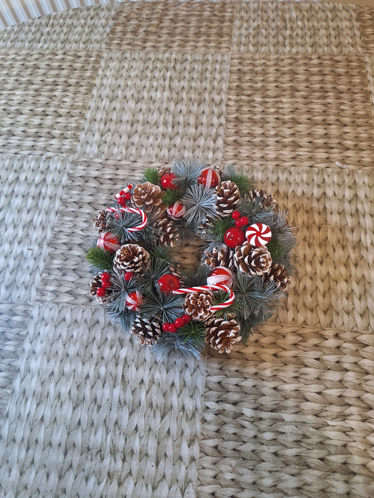 30cm Christmas Candy Wreath – Natural Pine Cones & Red Decorations | Free UK Delivery