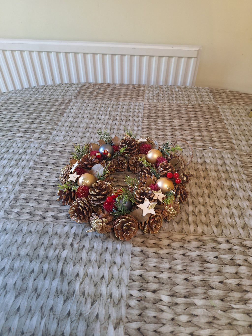 Classic Holiday Christmas Wreath 30cm | Natural Pine Cone Wreath