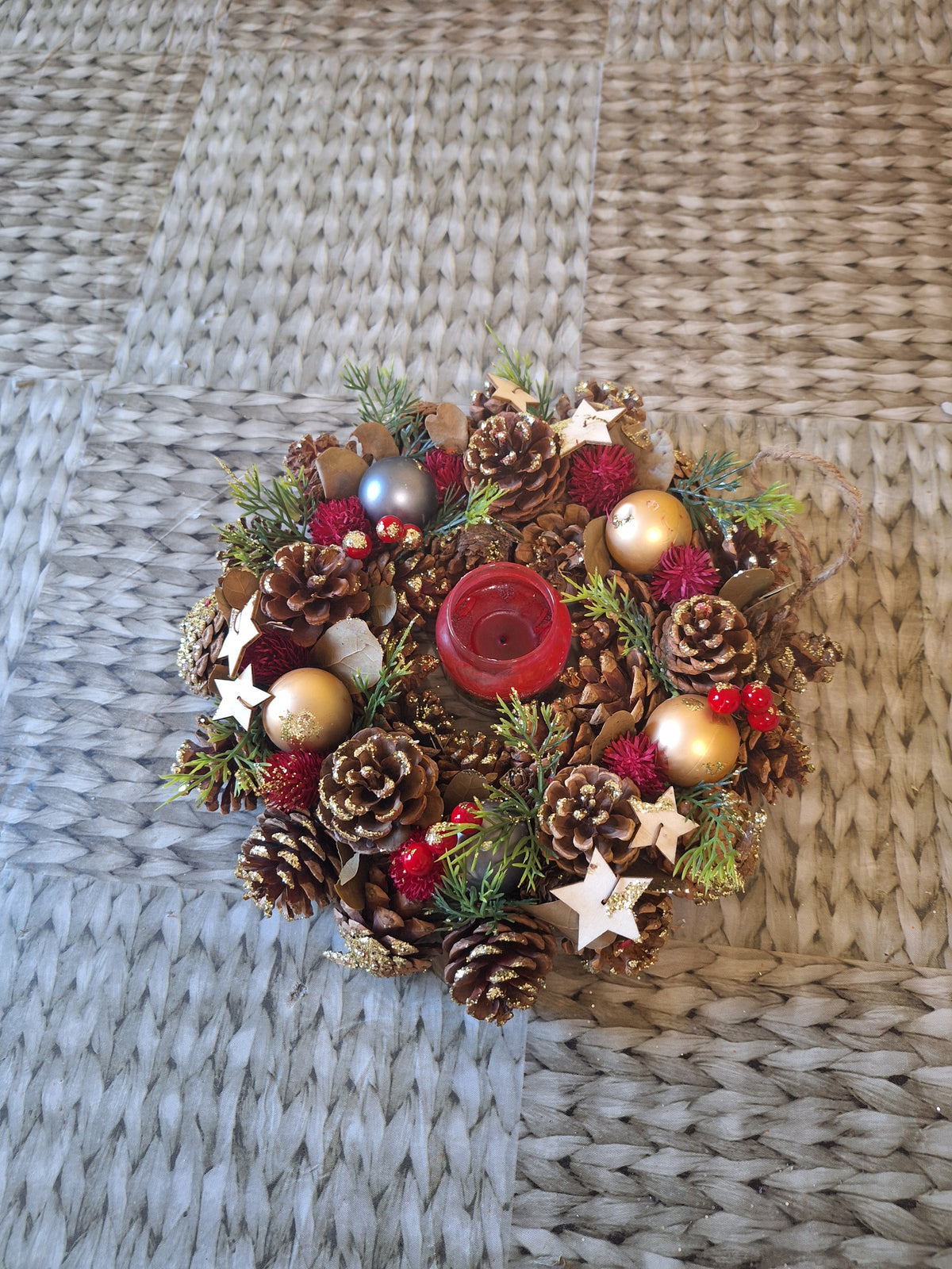 Classic Holiday Christmas Wreath 30cm | Natural Pine Cone Wreath