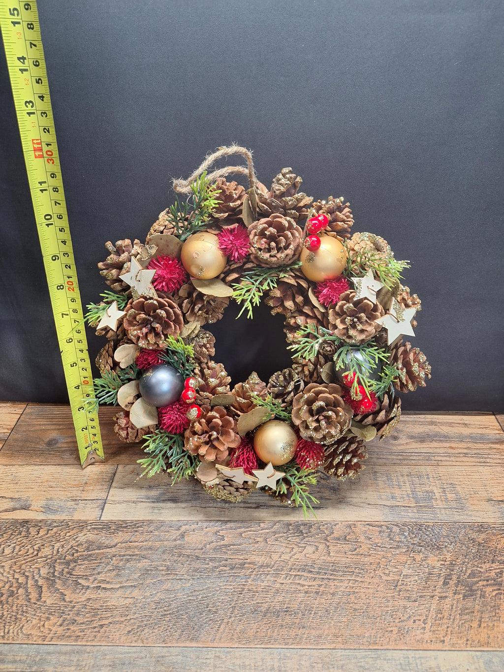 Classic Holiday Christmas Wreath 30cm | Natural Pine Cone Wreath